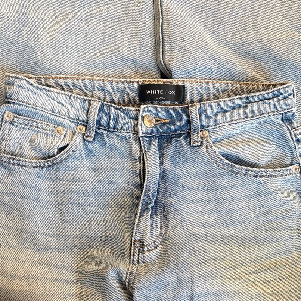 White Fox Boutique Light Wash Wide Leg Jeans - Picture 3 of 3